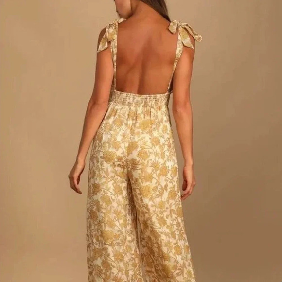 NWT Lulu's | Forever Days Cream Floral Jacquard Tie Strap Wide Leg Jumpsuit Sz M - Picture 2 of 13